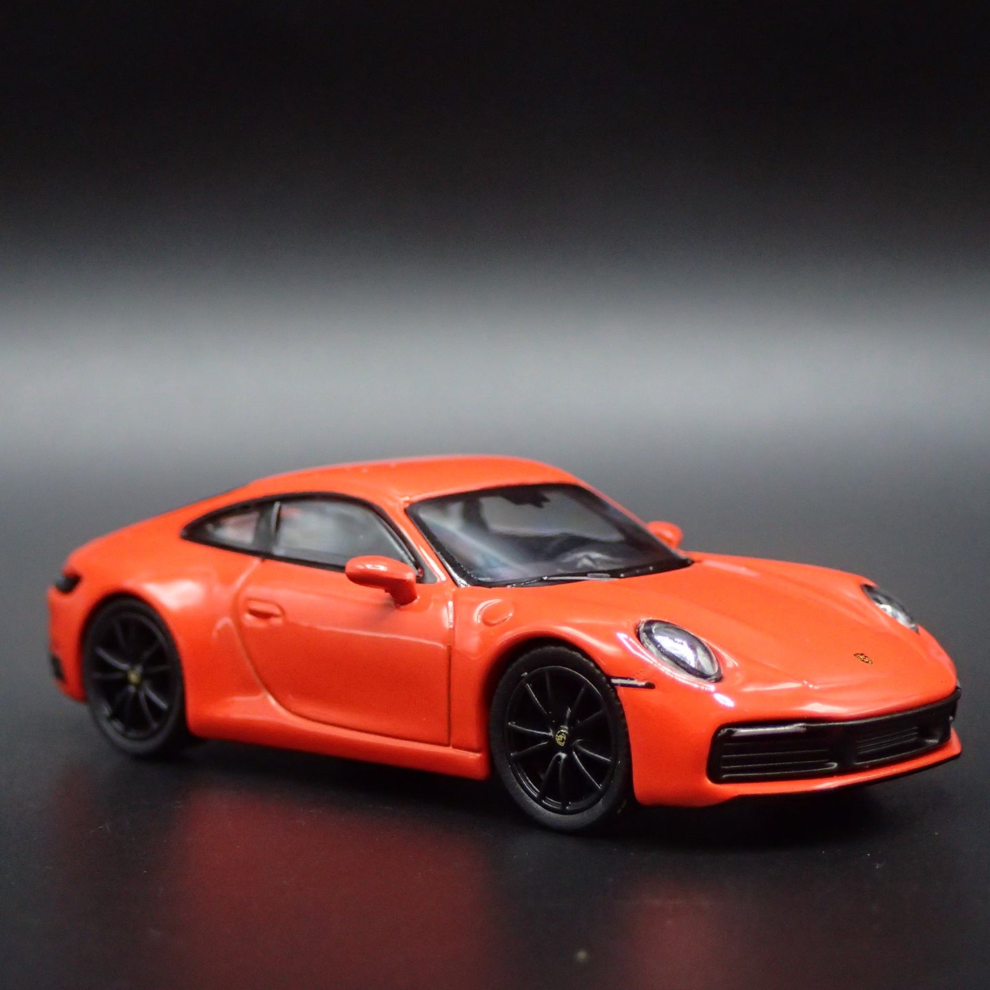 2018-2025 PORSCHE 911 CARRERA 4S 992 ORANGE 1:64 SCALE DIORAMA DIECAST MODEL CAR