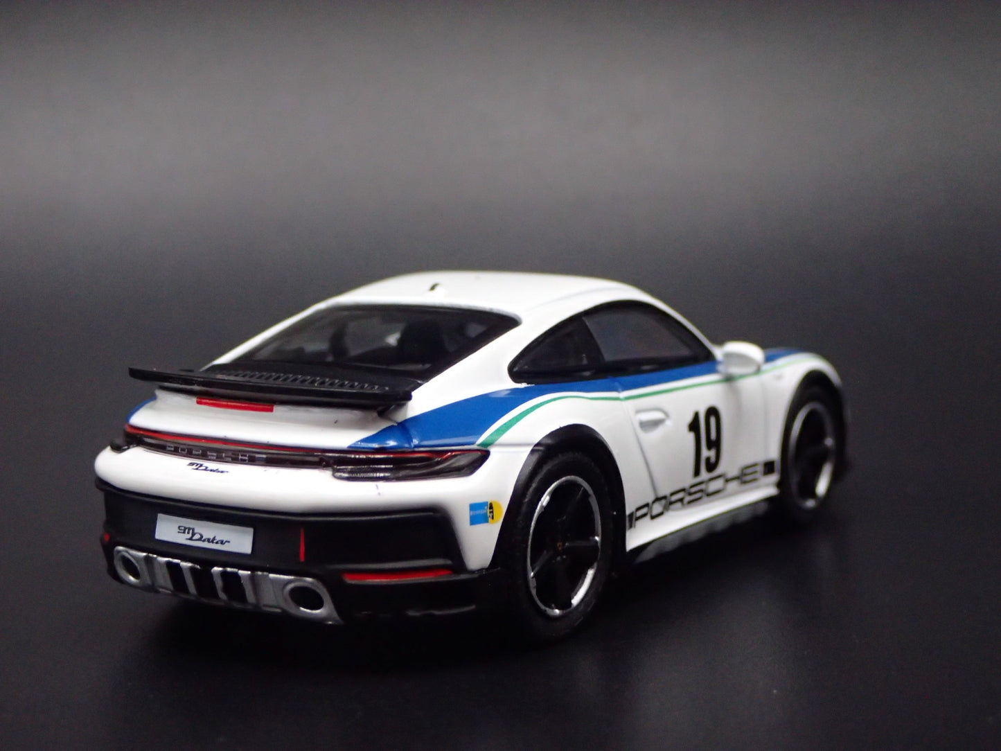 PORSCHE 911 DAKAR RALLYE OFF ROAD WHITE 1/64 SCALE COLLECTIBLE DIECAST MODEL CAR