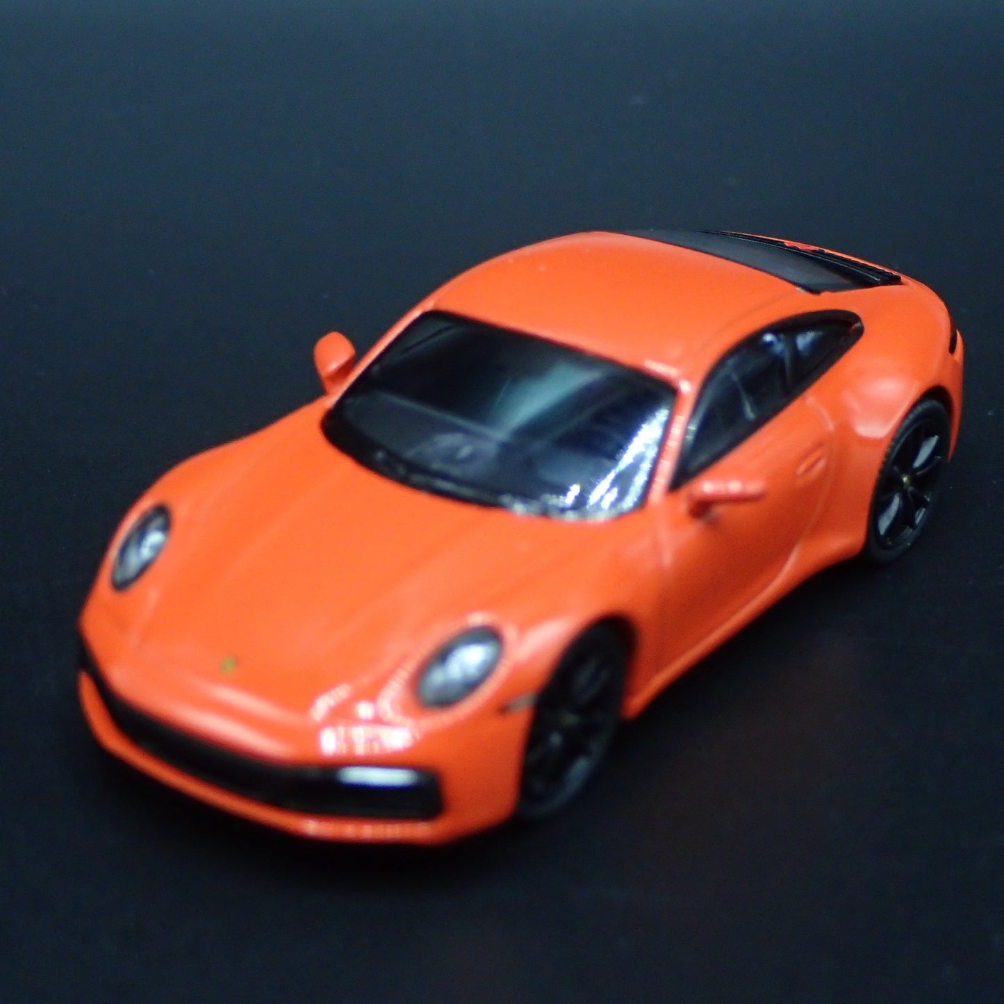 2018-2025 PORSCHE 911 CARRERA 4S 992 ORANGE 1:64 SCALE DIORAMA DIECAST MODEL CAR