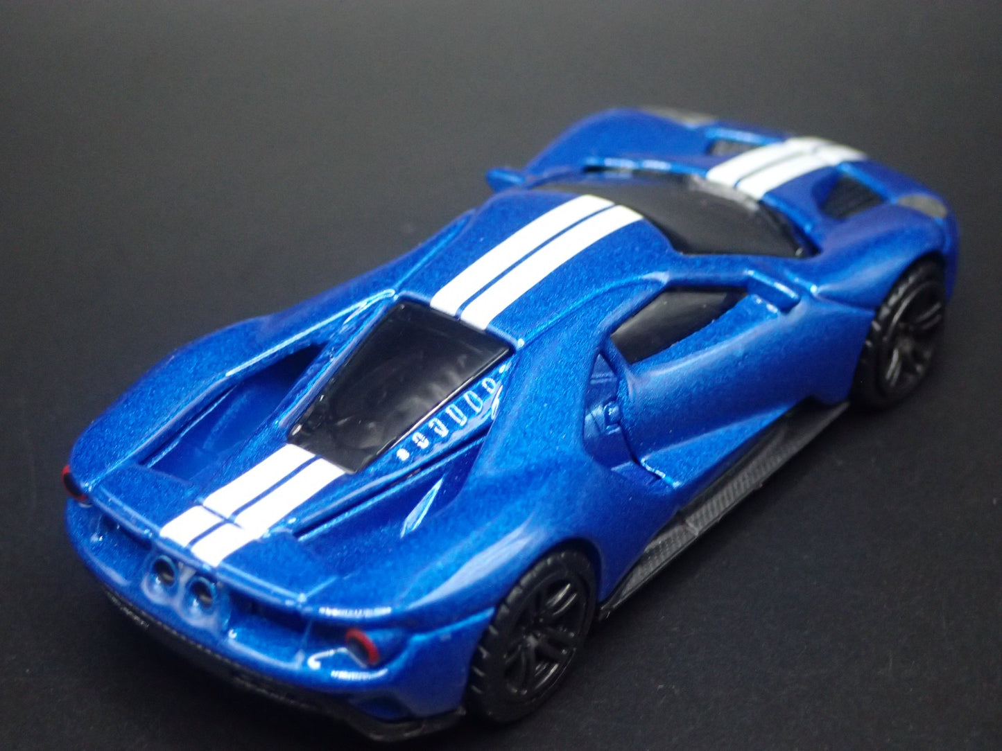 2017-2022 FORD GT SUPERCAR BLUE 1:64 SCALE COLLECTIBLE DIORAMA DIECAST MODEL CAR