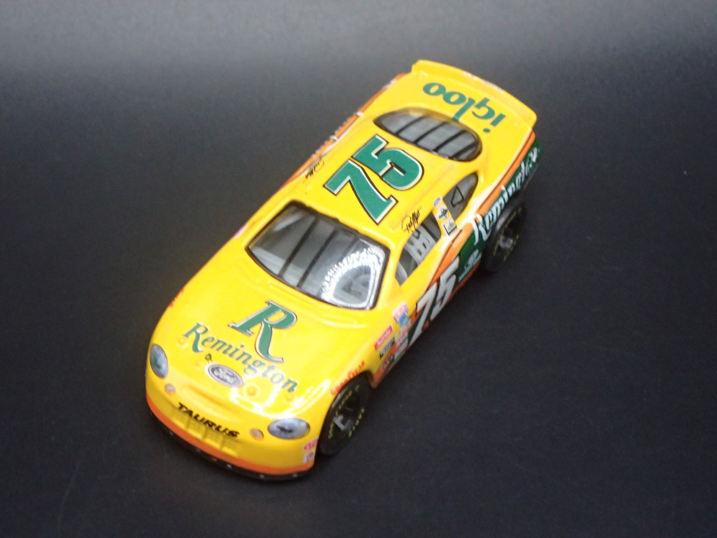 1998 98 FORD TAURUS 75 RICK MAST NASCAR 1:64 SCALE DIORAMA DIECAST MODEL CAR