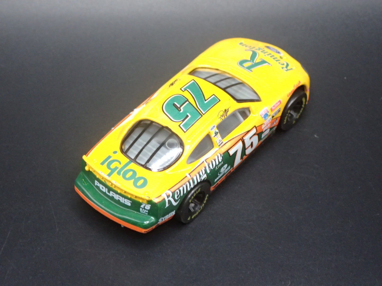1998 98 FORD TAURUS 75 RICK MAST NASCAR 1:64 SCALE DIORAMA DIECAST MODEL CAR