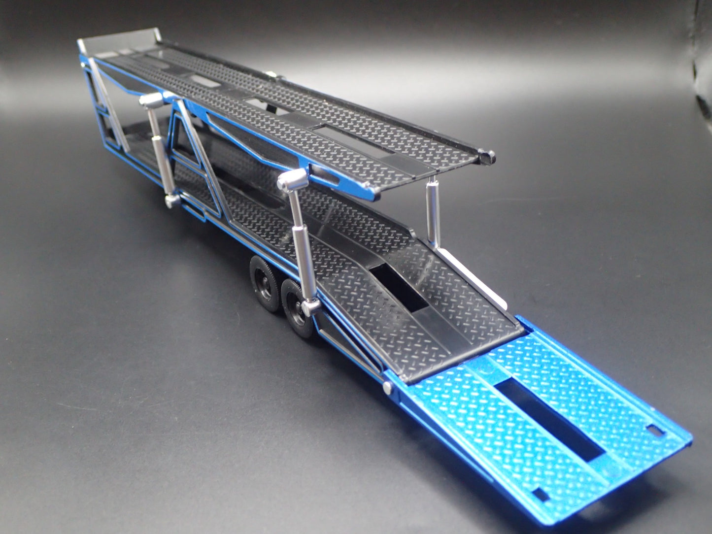 INTERNATIONAL LONESTAR & CAR TRANSPORTER HAULER TRAILER 1:64 SCALE DIECAST MODEL