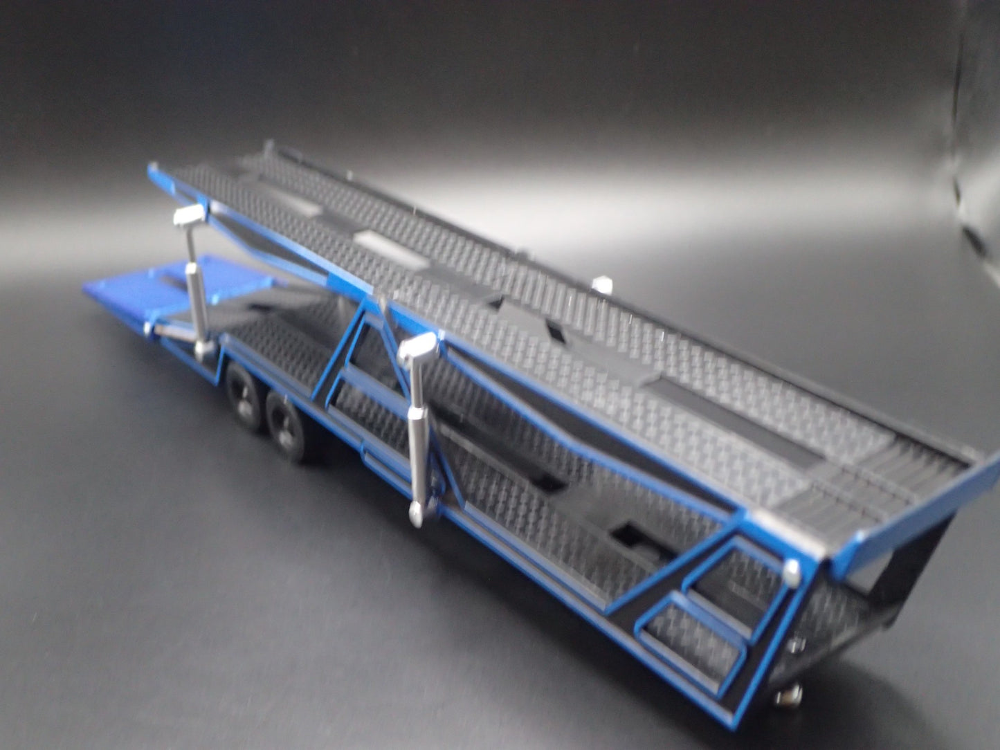 INTERNATIONAL LONESTAR & CAR TRANSPORTER HAULER TRAILER 1:64 SCALE DIECAST MODEL