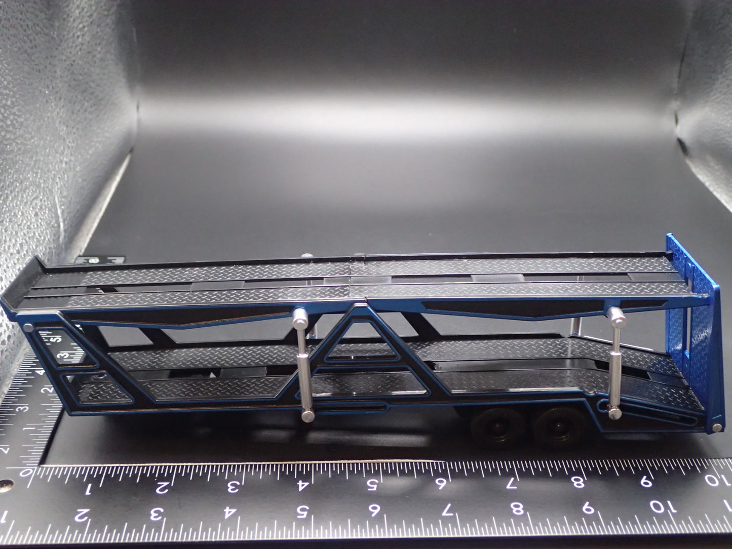 INTERNATIONAL LONESTAR & CAR TRANSPORTER HAULER TRAILER 1:64 SCALE DIECAST MODEL