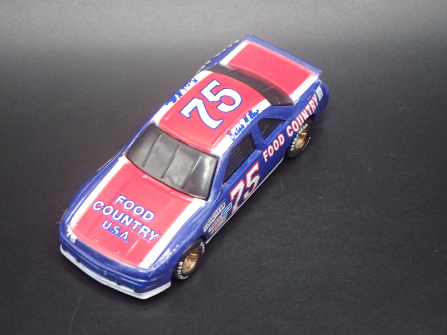 1992 92 OLDSMOBILE CUTLASS 75 BUTCH MILLER NASCAR 1:64 SCALE DIECAST MODEL CAR