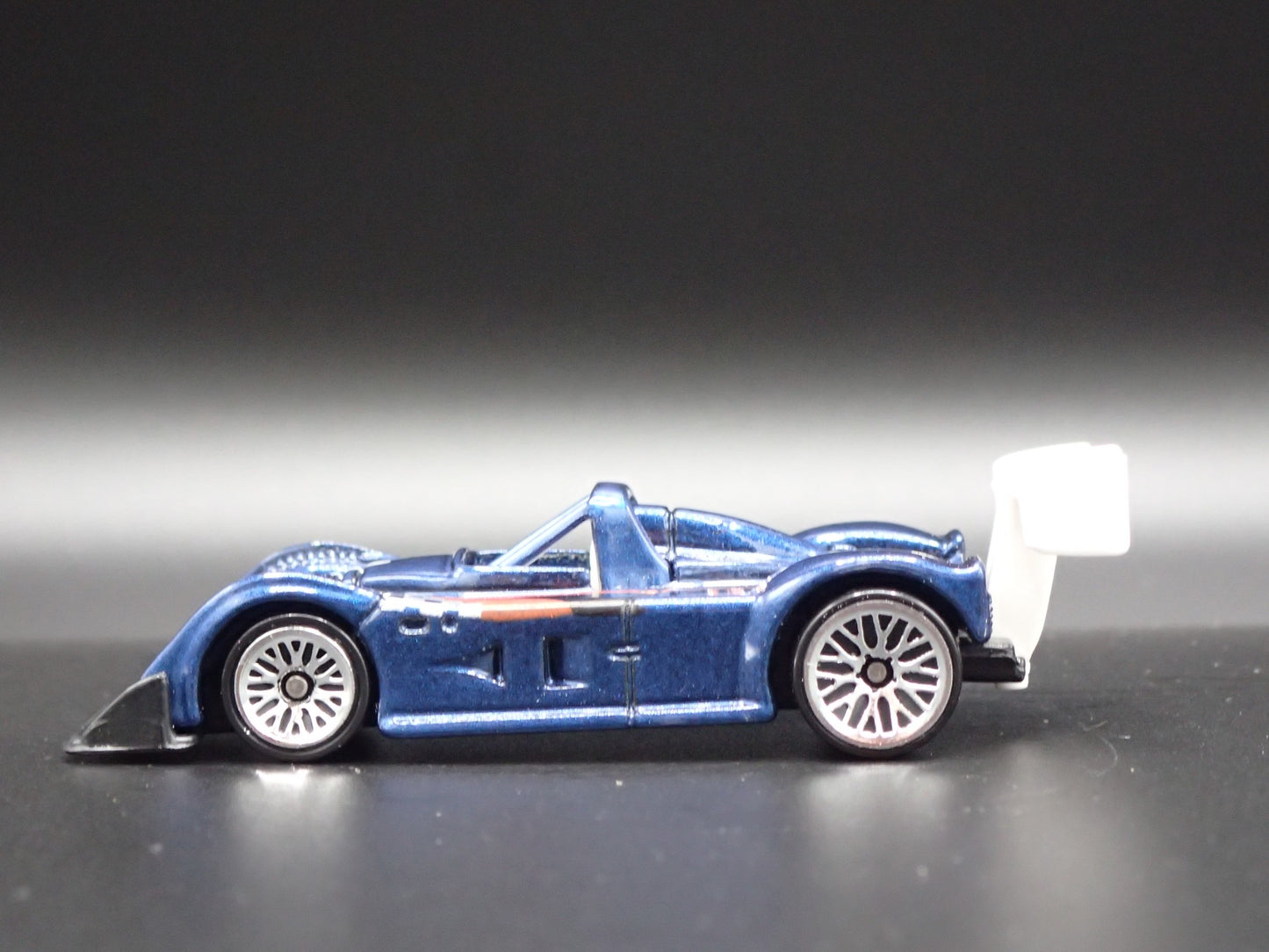 1995-2000 RILEY & SCOTT MK III RACE CAR 1:64 SCALE DIORAMA DIECAST MODEL CAR