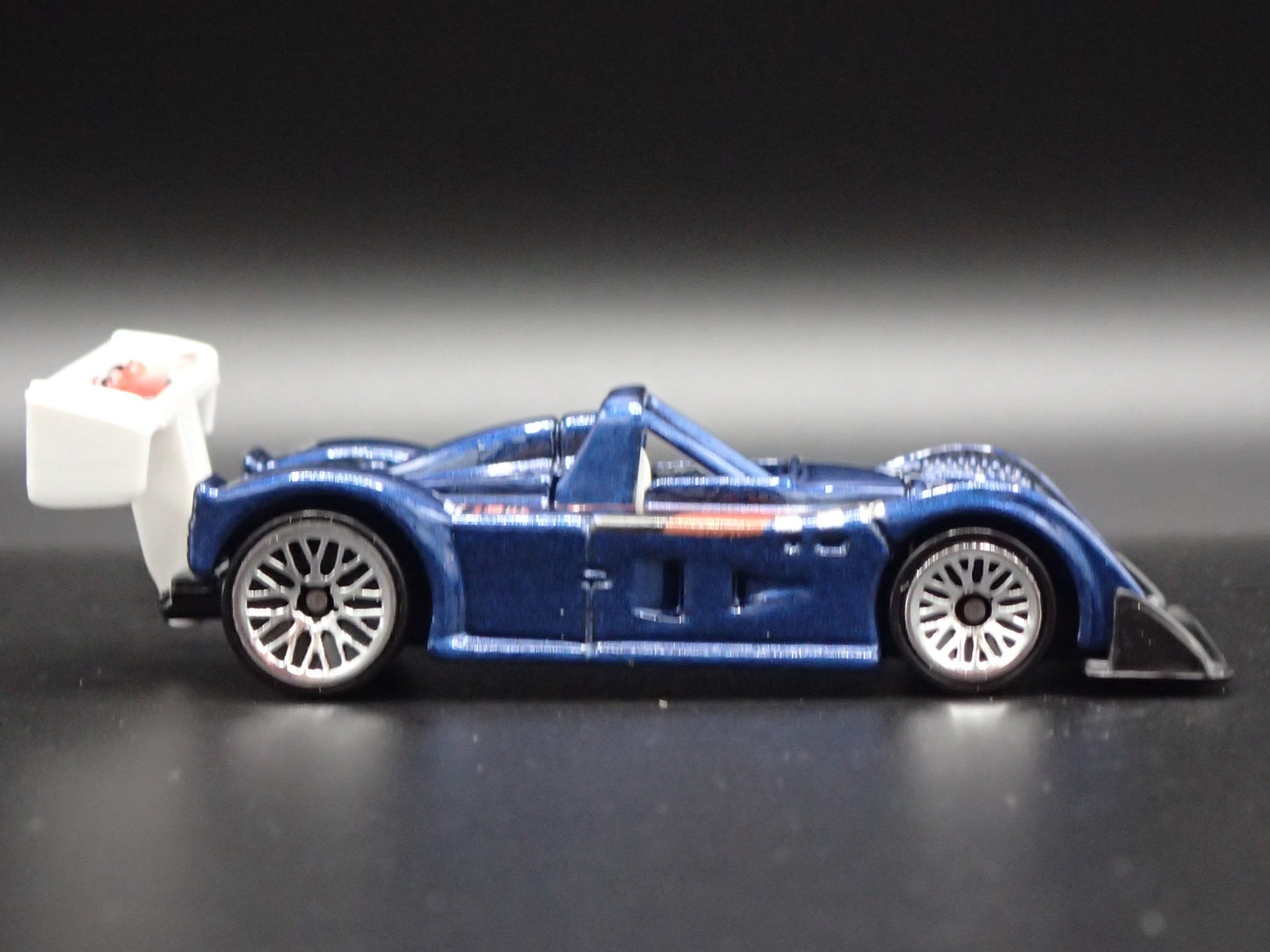 1995-2000 RILEY & SCOTT MK III RACE CAR 1:64 SCALE DIORAMA DIECAST MODEL CAR