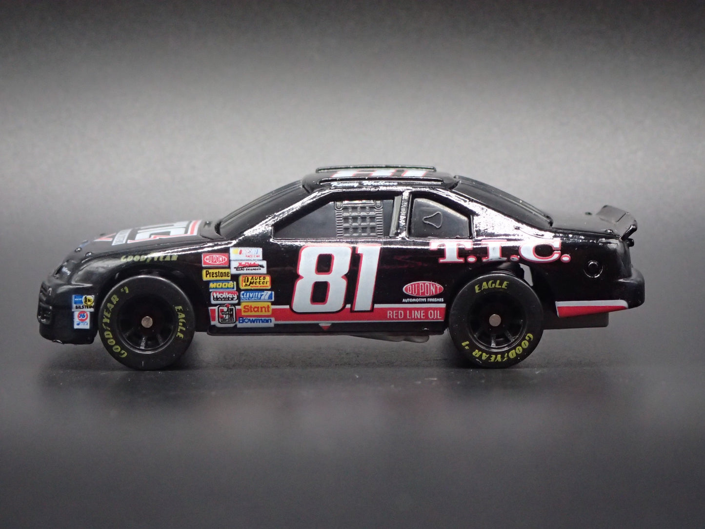 1995 FORD THUNDERBIRD 81 KENNY WALLACE TIC NASCAR 1:64 SCALE DIECAST MODEL CAR