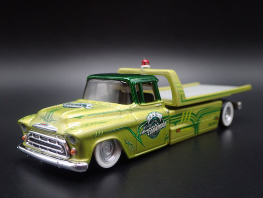 1957 CHEVY CHEVROLET FLATBED RAMP TRUCK TOW TRUCK 1:64 SCALE DIECAST MODEL CAR