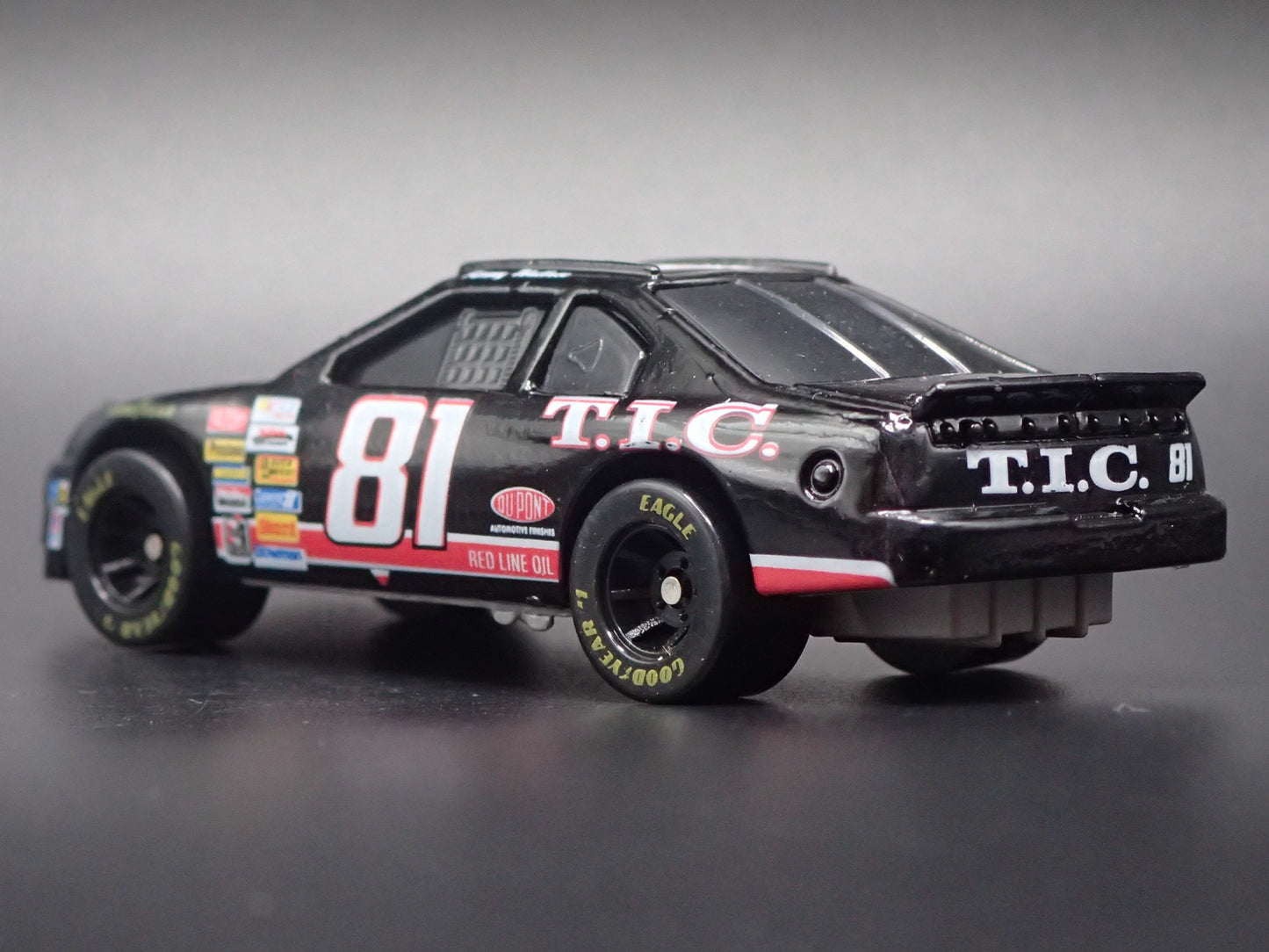 1995 FORD THUNDERBIRD 81 KENNY WALLACE TIC NASCAR 1:64 SCALE DIECAST MODEL CAR