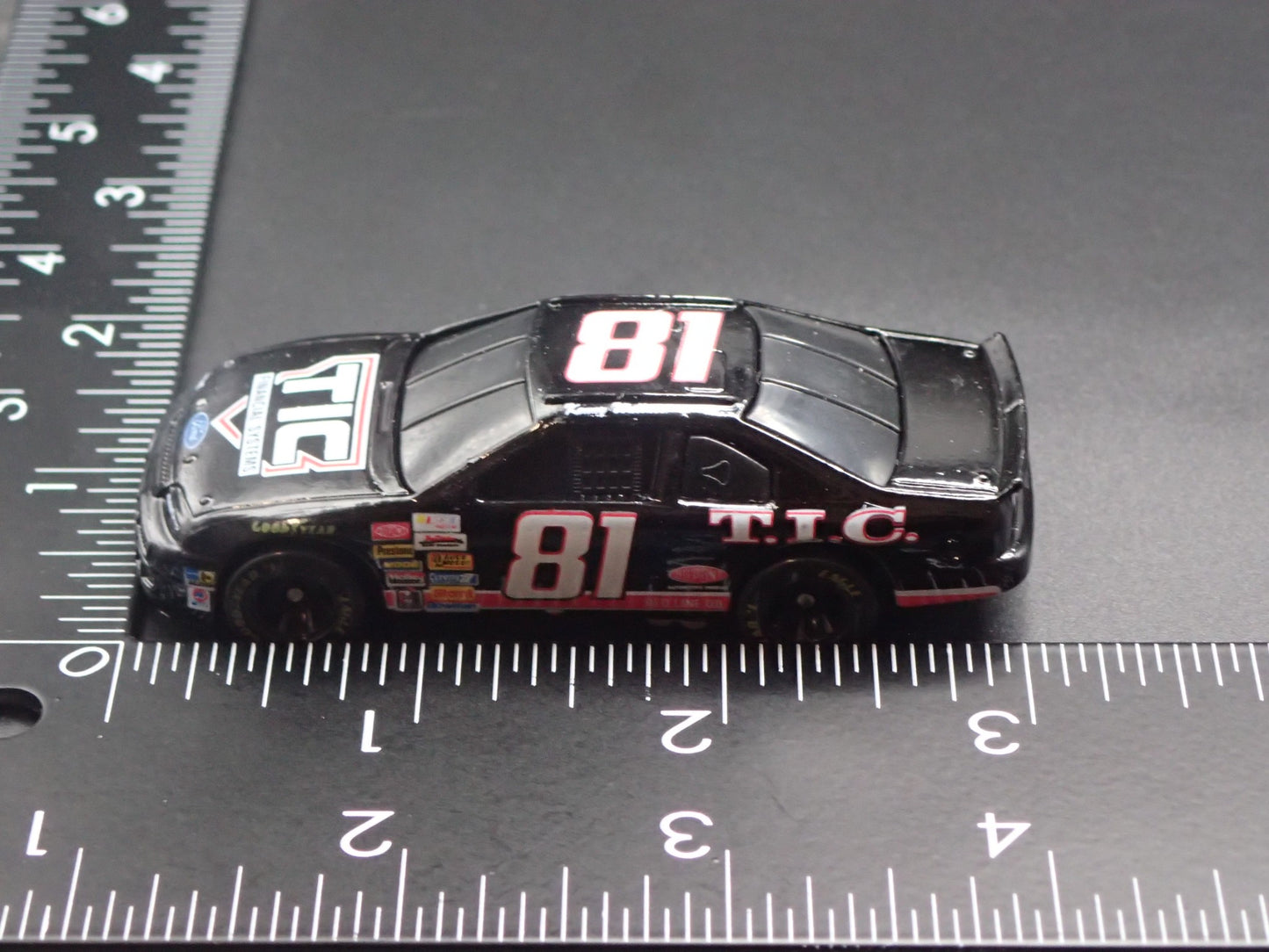 1995 FORD THUNDERBIRD 81 KENNY WALLACE TIC NASCAR 1:64 SCALE DIECAST MODEL CAR