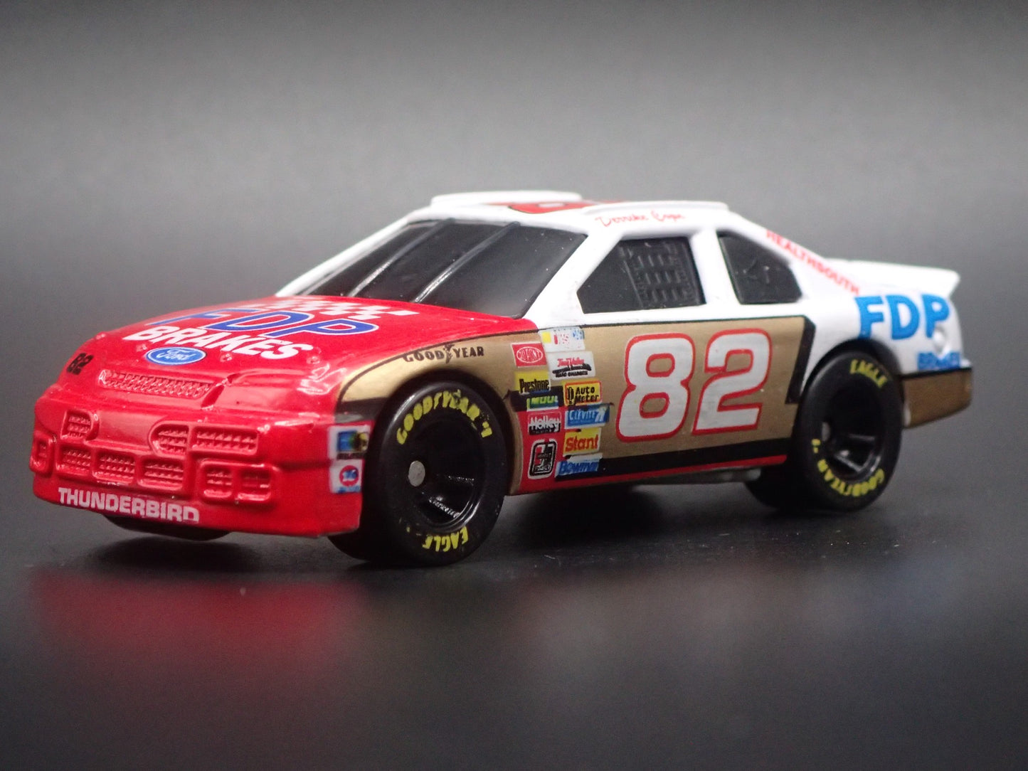 1995 95 FORD THUNDERBIRD 82 DERRIKE COPE NASCAR 1:64 SCALE DIECAST MODEL CAR