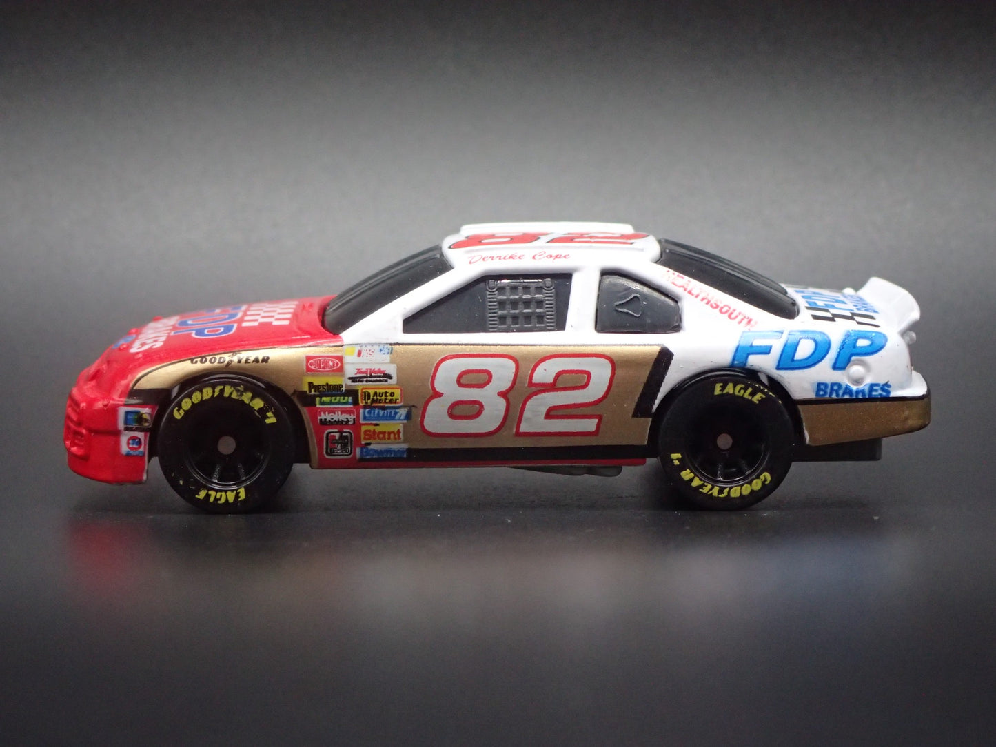 1995 95 FORD THUNDERBIRD 82 DERRIKE COPE NASCAR 1:64 SCALE DIECAST MODEL CAR