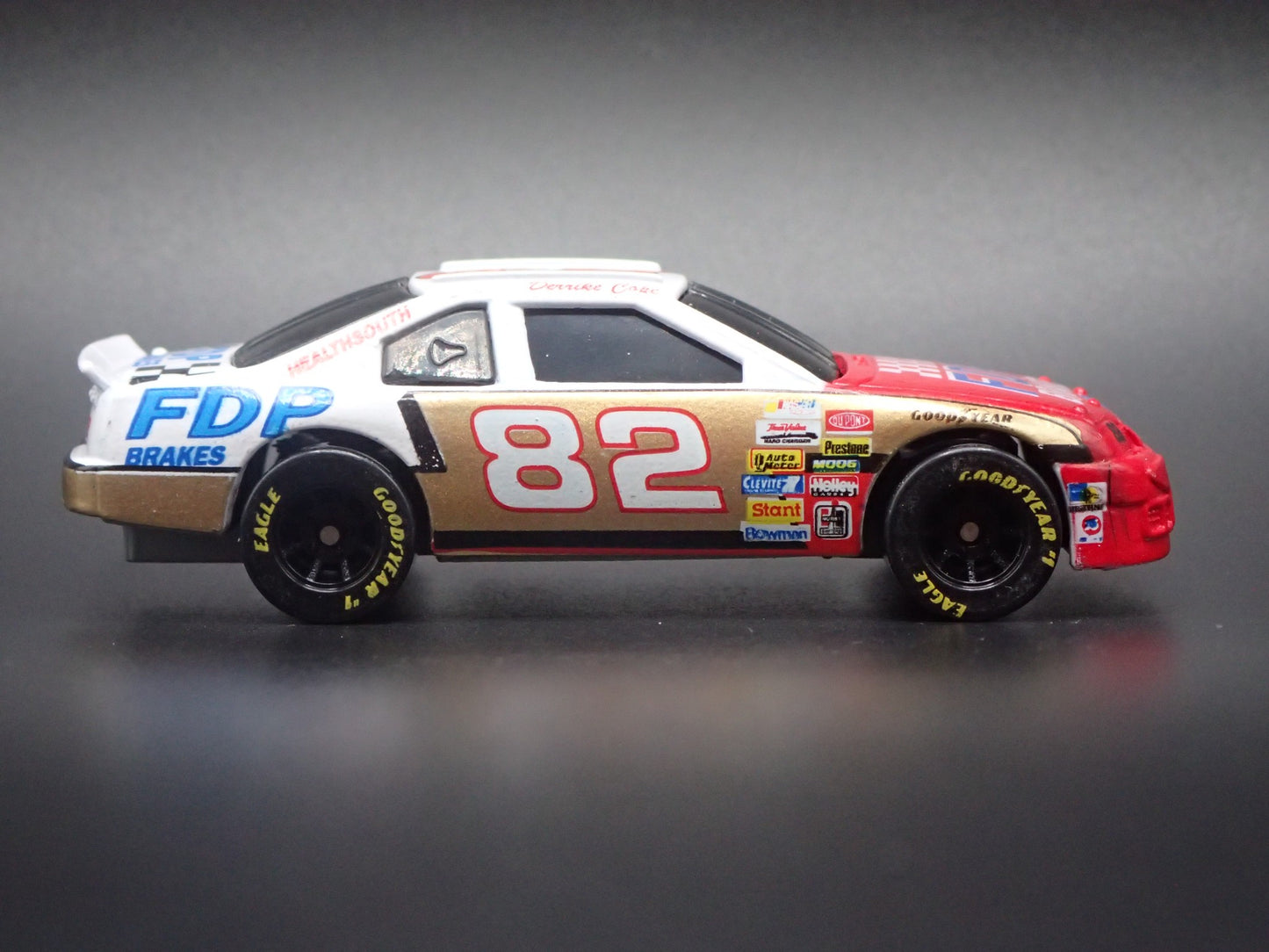 1995 95 FORD THUNDERBIRD 82 DERRIKE COPE NASCAR 1:64 SCALE DIECAST MODEL CAR