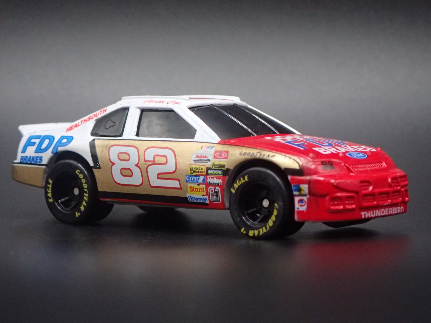 1995 95 FORD THUNDERBIRD 82 DERRIKE COPE NASCAR 1:64 SCALE DIECAST MODEL CAR