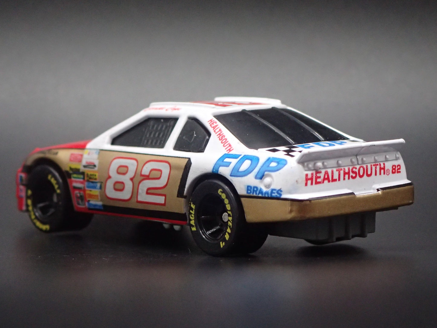 1995 95 FORD THUNDERBIRD 82 DERRIKE COPE NASCAR 1:64 SCALE DIECAST MODEL CAR