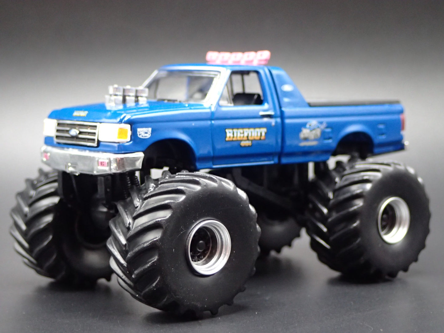 BIGFOOT #4 MONSTER TRUCK 1990 FORD F350 1/64 SCALE COLLECTIBLE DIECAST MODEL CAR
