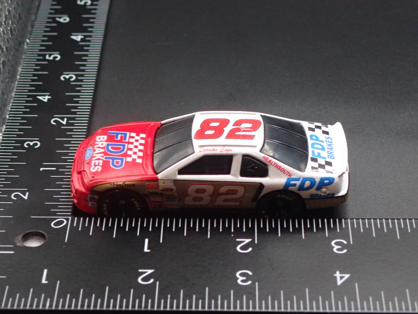1995 95 FORD THUNDERBIRD 82 DERRIKE COPE NASCAR 1:64 SCALE DIECAST MODEL CAR