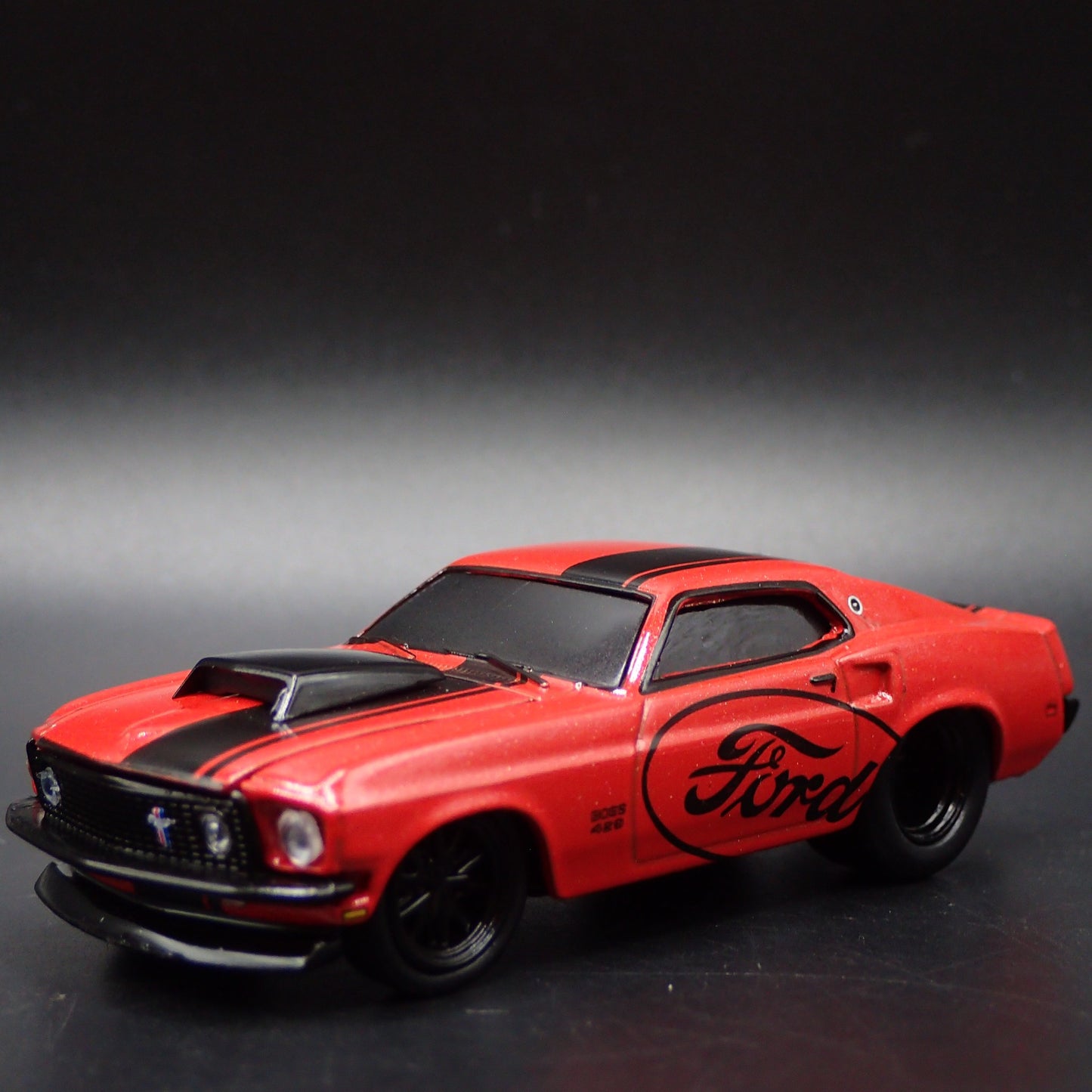 1969 69 FORD MUSTANG BOSS 429 FASTBACK RED 1/64 SCALE DIORAMA DIECAST MODEL CAR