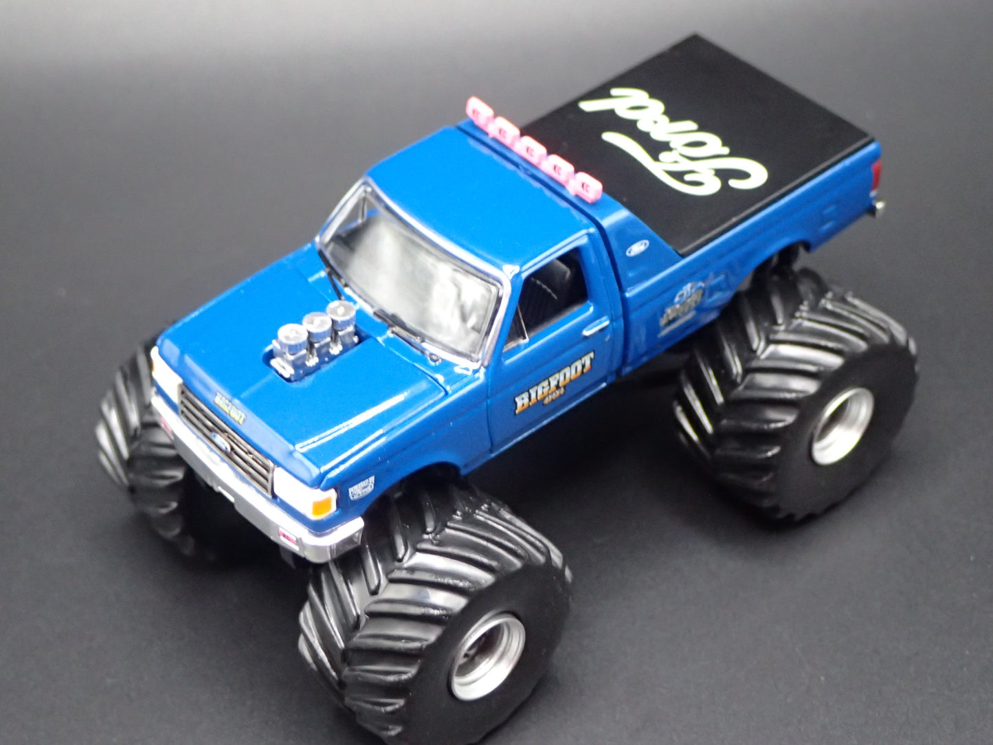 BIGFOOT #4 MONSTER TRUCK 1990 FORD F350 1/64 SCALE COLLECTIBLE DIECAST MODEL CAR