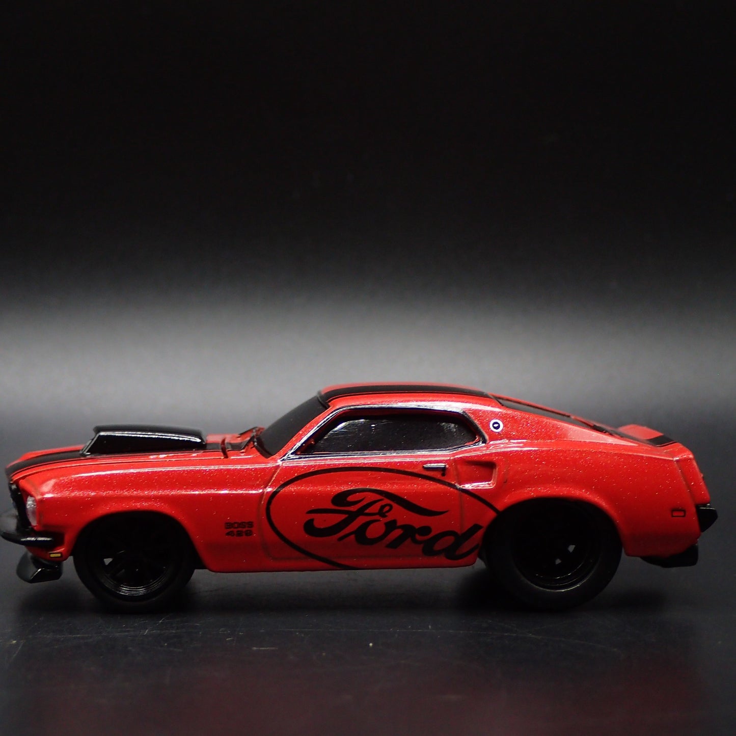 1969 69 FORD MUSTANG BOSS 429 FASTBACK RED 1/64 SCALE DIORAMA DIECAST MODEL CAR