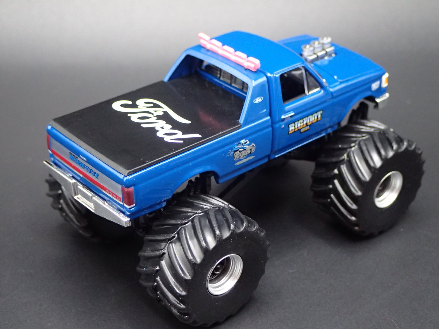 BIGFOOT #4 MONSTER TRUCK 1990 FORD F350 1/64 SCALE COLLECTIBLE DIECAST MODEL CAR