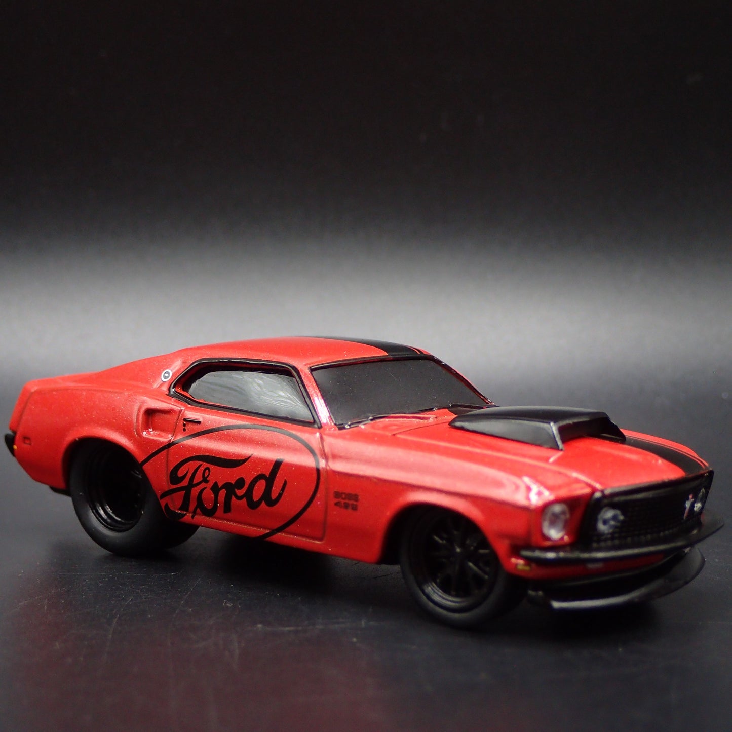 1969 69 FORD MUSTANG BOSS 429 FASTBACK RED 1/64 SCALE DIORAMA DIECAST MODEL CAR