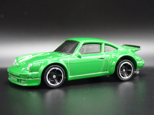 1976-1977 PORSCHE 934 TURBO RSR 1:64 SCALE COLLECTIBLE DIORAMA DIECAST MODEL CAR