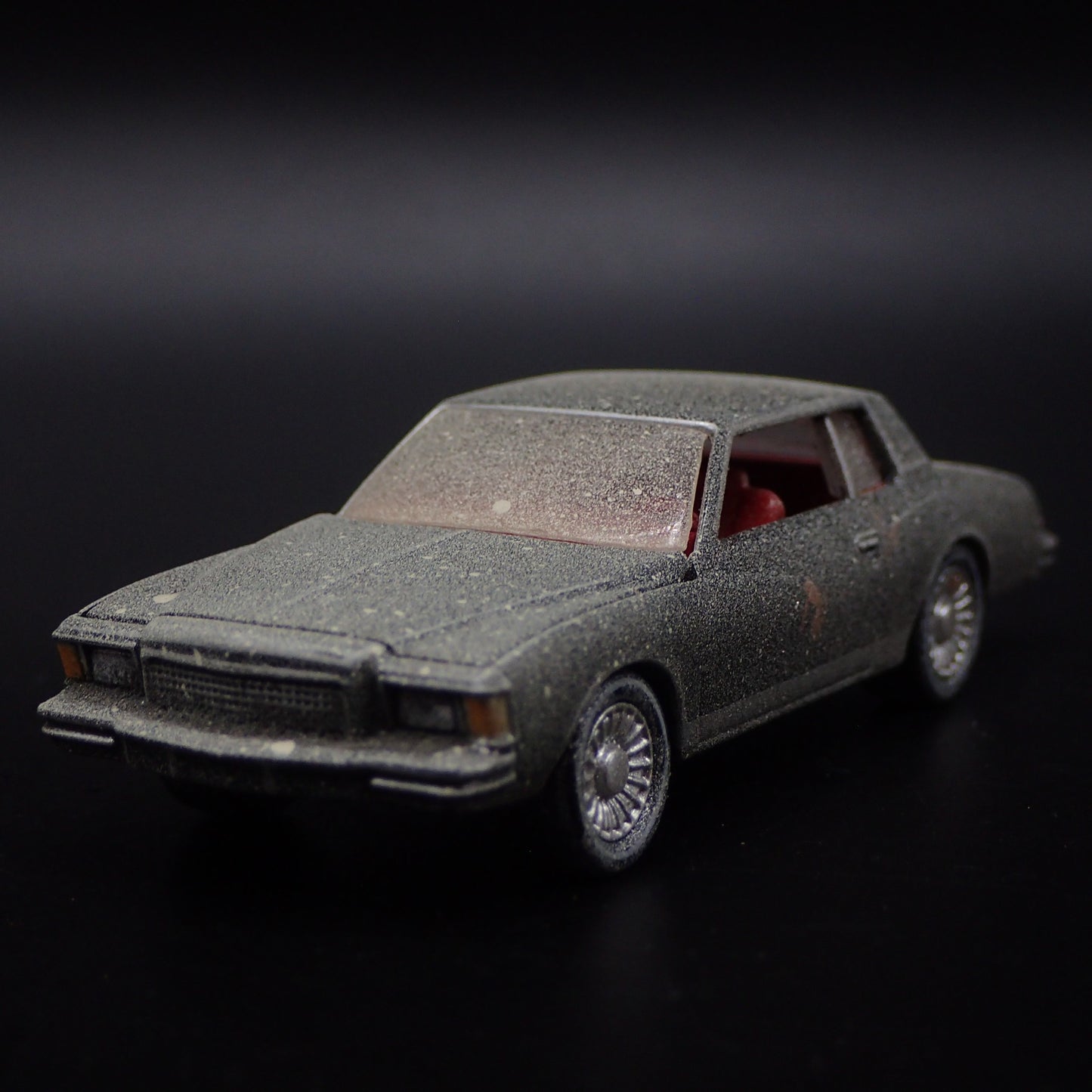 1978 CHEVY CHEVROLET MONTE CARLO G BODY BARN FIND 1:64 SCALE DIECAST MODEL CAR