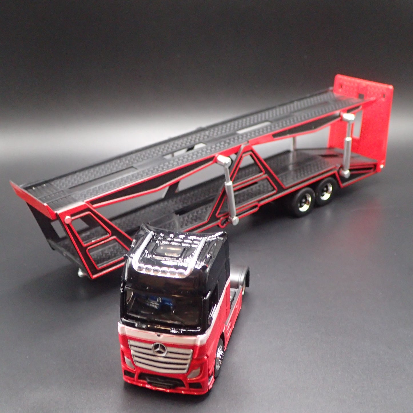 MERCEDES BENZ ACTROS 1851 & CAR TRANSPORTER HAULER TRAILER 1:64 SCALE MODEL SET