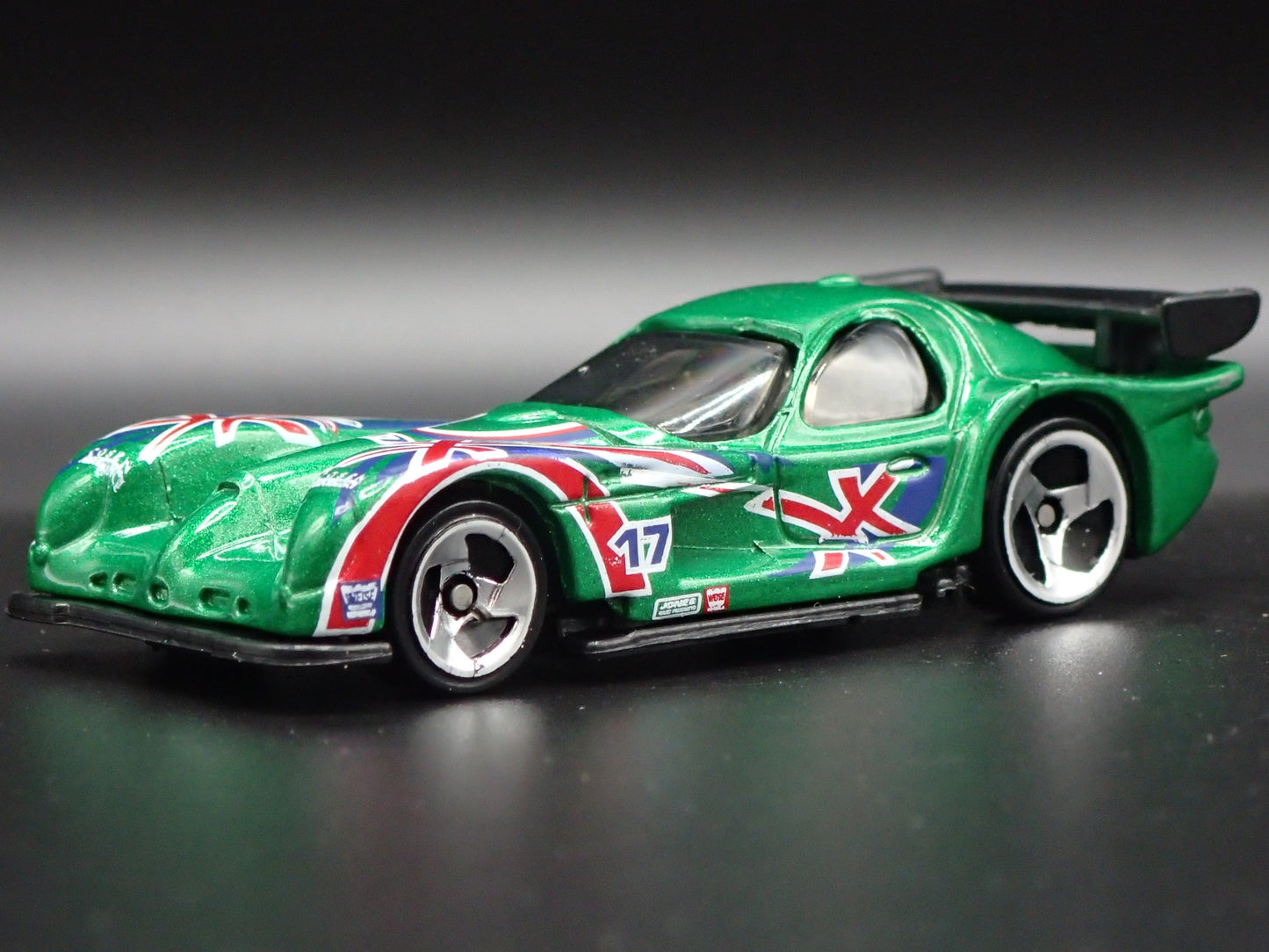 1997-2003 PANOZ GTR-1 RACE CAR 1:64 SCALE COLLECTIBLE DIORAMA DIECAST MODEL CAR