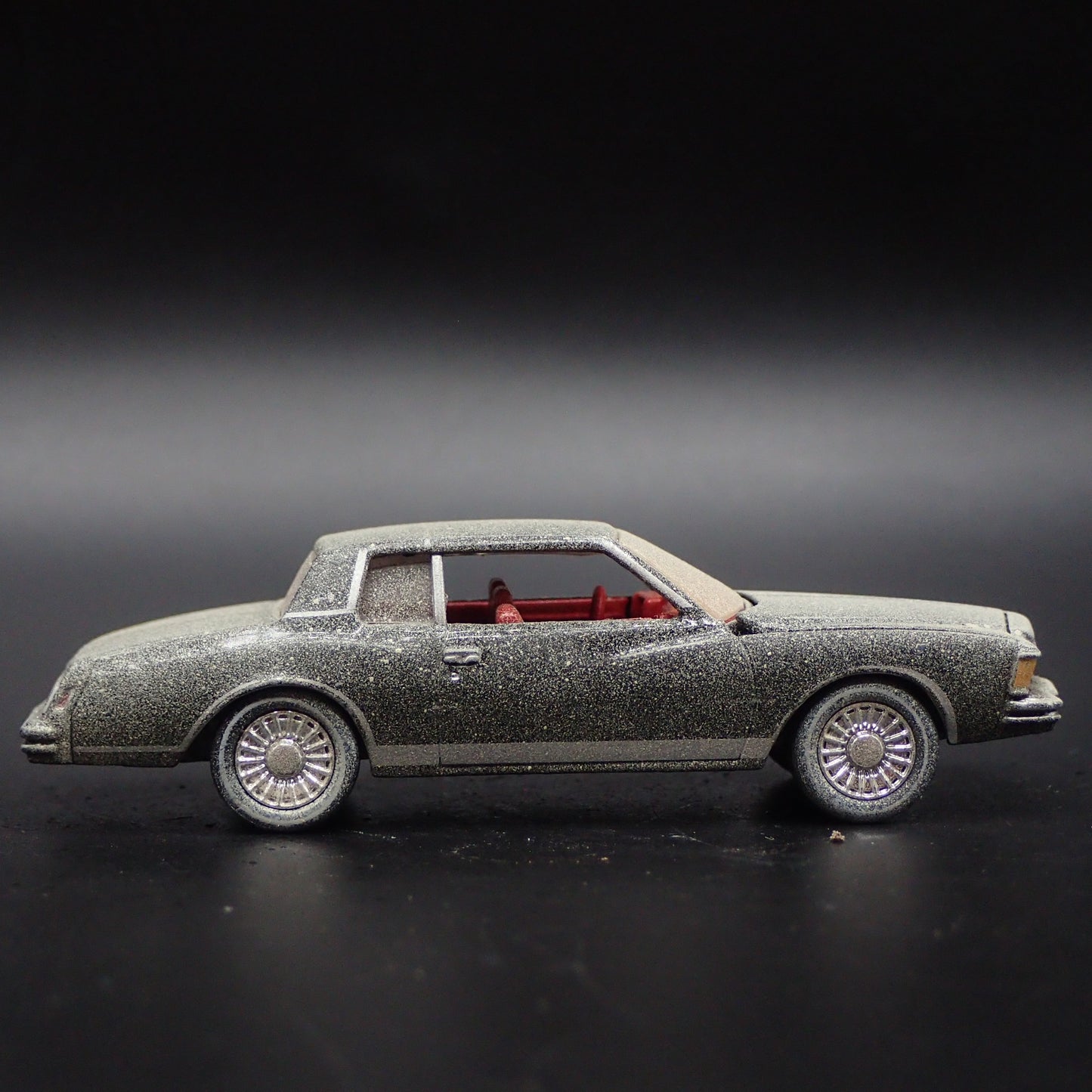 1978 CHEVY CHEVROLET MONTE CARLO G BODY BARN FIND 1:64 SCALE DIECAST MODEL CAR