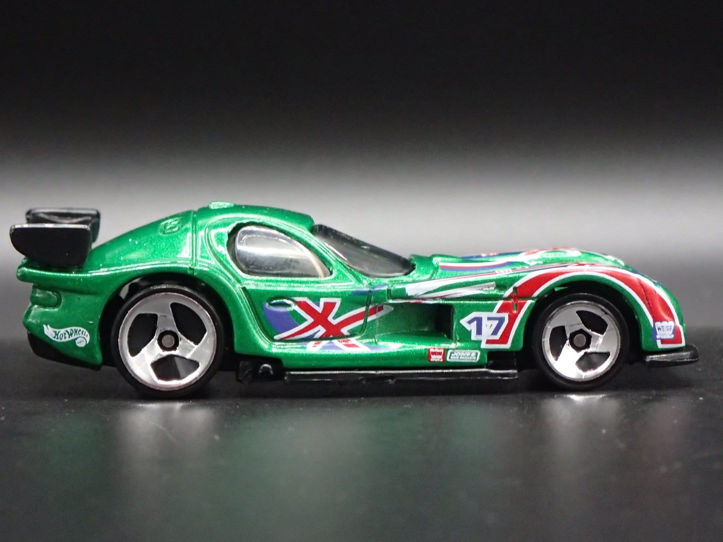1997-2003 PANOZ GTR-1 RACE CAR 1:64 SCALE COLLECTIBLE DIORAMA DIECAST MODEL CAR