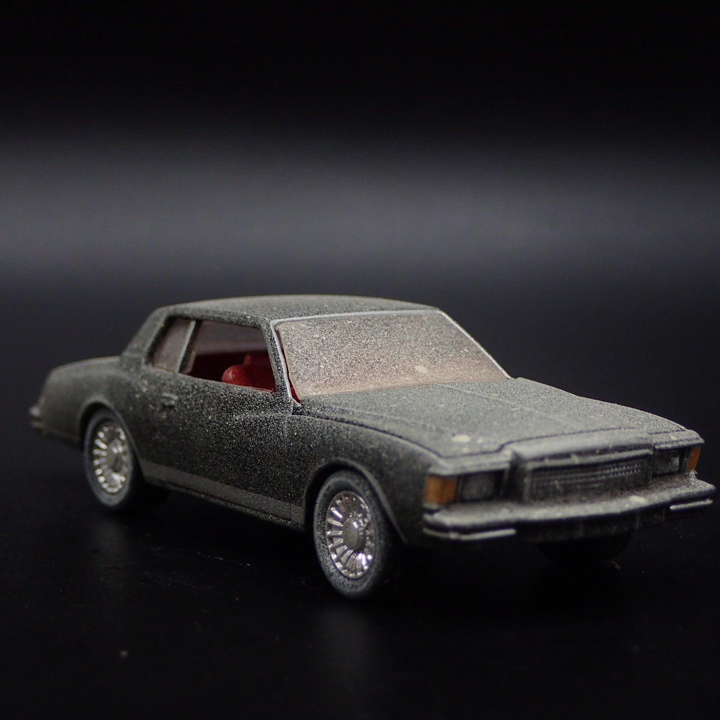 1978 CHEVY CHEVROLET MONTE CARLO G BODY BARN FIND 1:64 SCALE DIECAST MODEL CAR