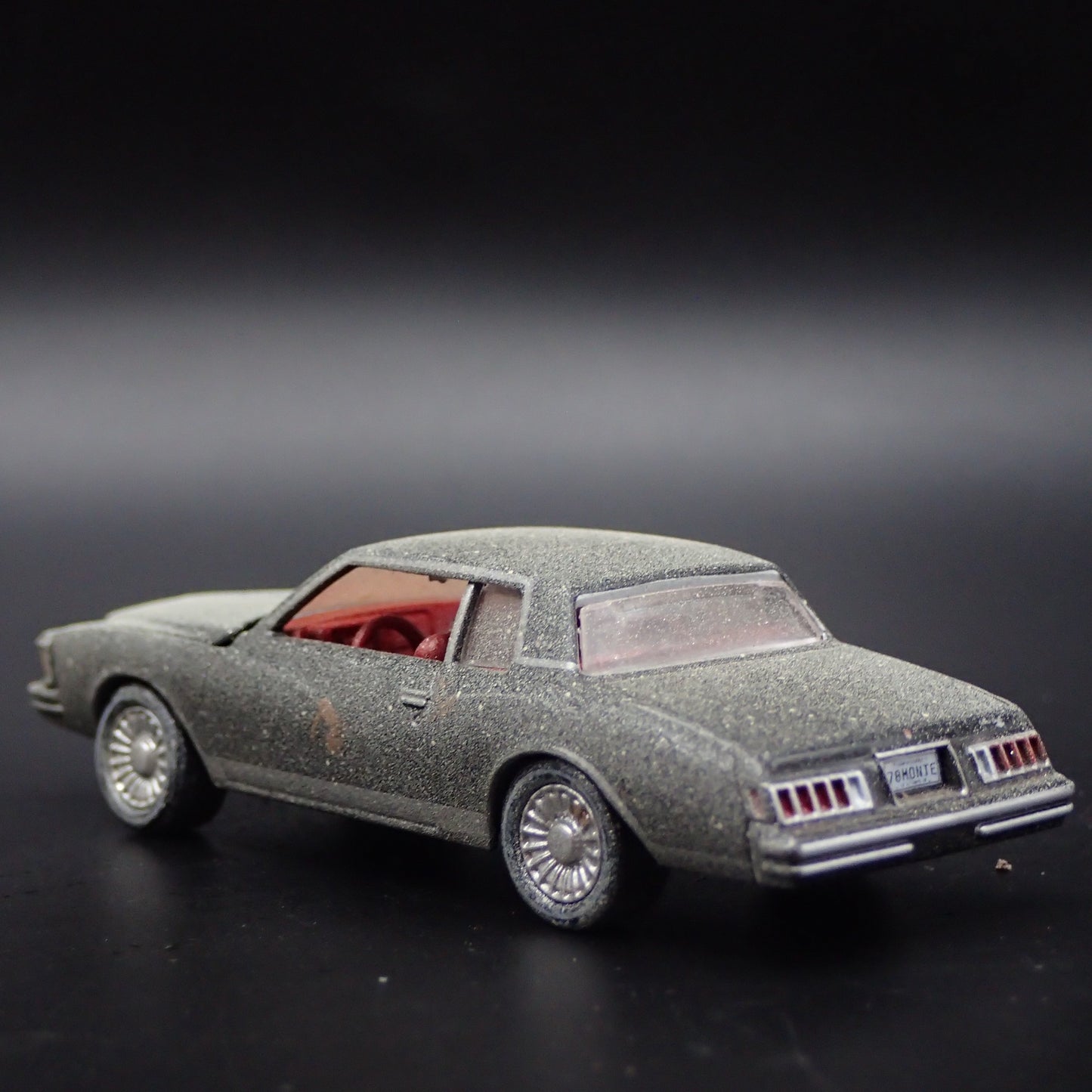 1978 CHEVY CHEVROLET MONTE CARLO G BODY BARN FIND 1:64 SCALE DIECAST MODEL CAR