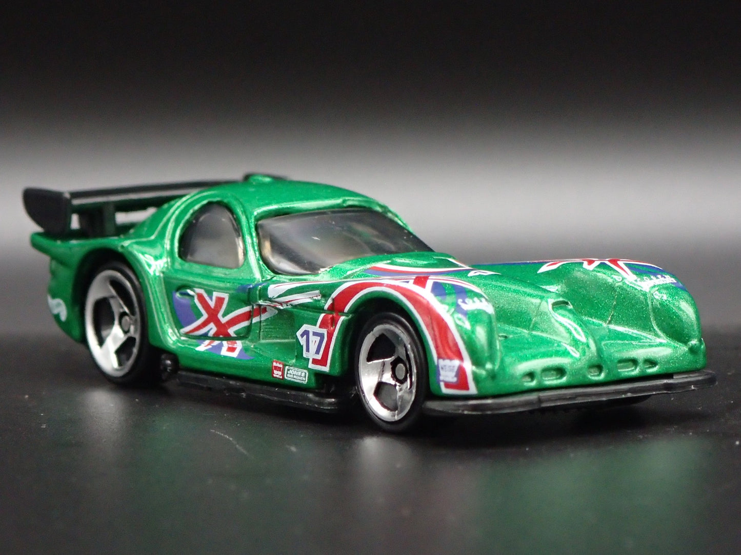 1997-2003 PANOZ GTR-1 RACE CAR 1:64 SCALE COLLECTIBLE DIORAMA DIECAST MODEL CAR