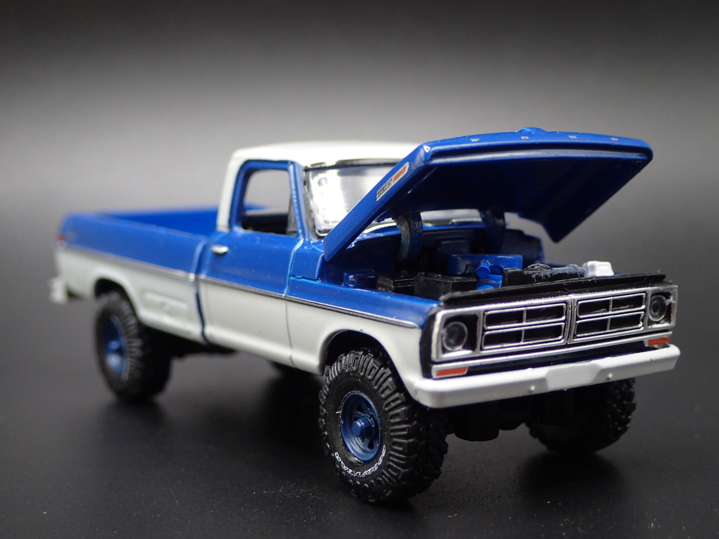 1972 72 FORD F250 CUSTOM 4X4 PICKUP TRUCK 1/64 SCALE DIORAMA DIECAST MODEL CAR