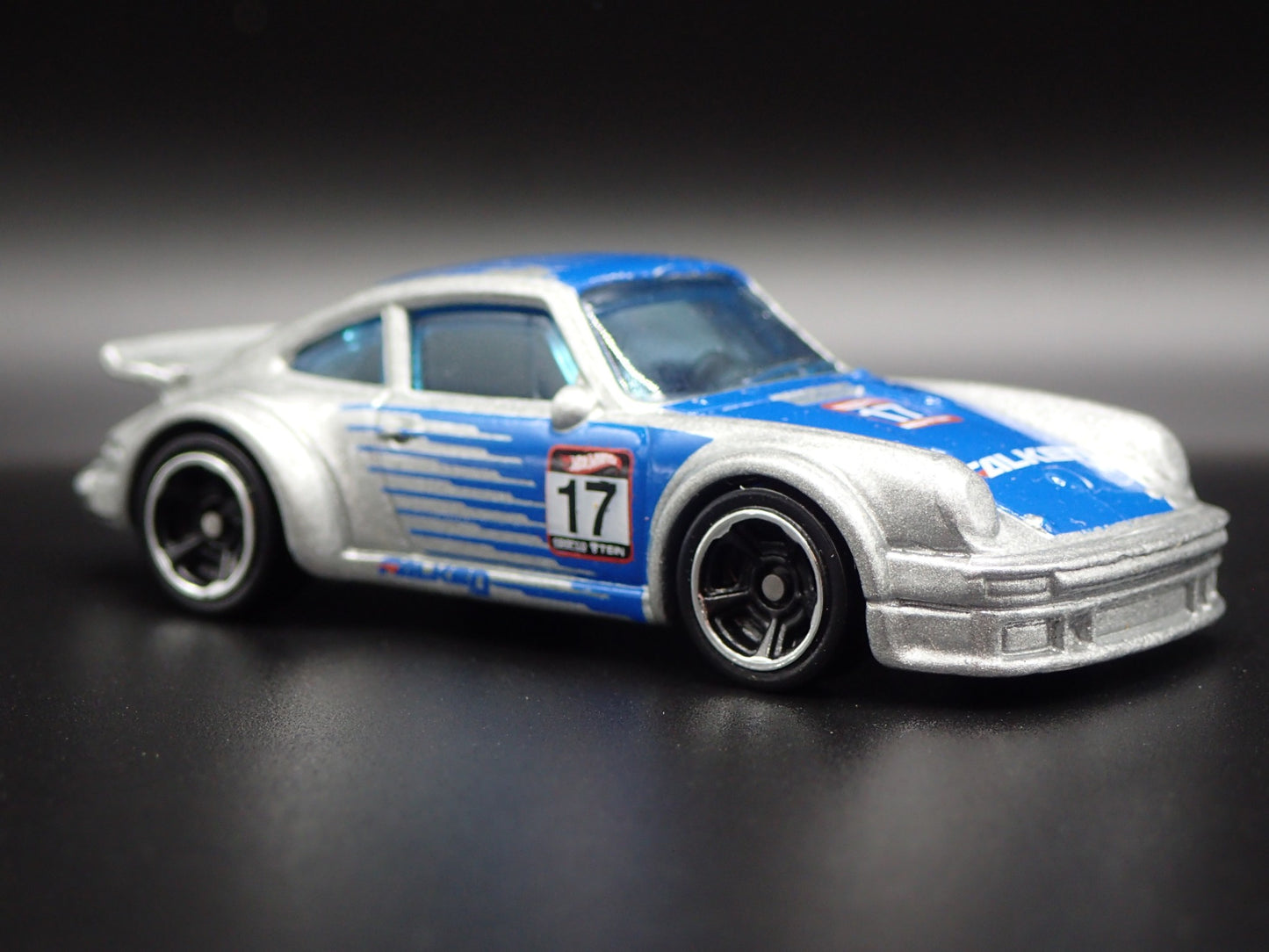 1976-1977 PORSCHE 934 TURBO RSR FALKEN TIRE 1:64 SCALE DIORAMA DIECAST MODEL CAR