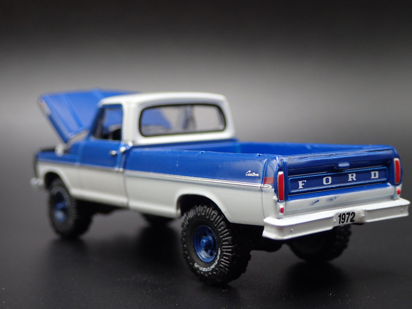 1972 72 FORD F250 CUSTOM 4X4 PICKUP TRUCK 1/64 SCALE DIORAMA DIECAST MODEL CAR