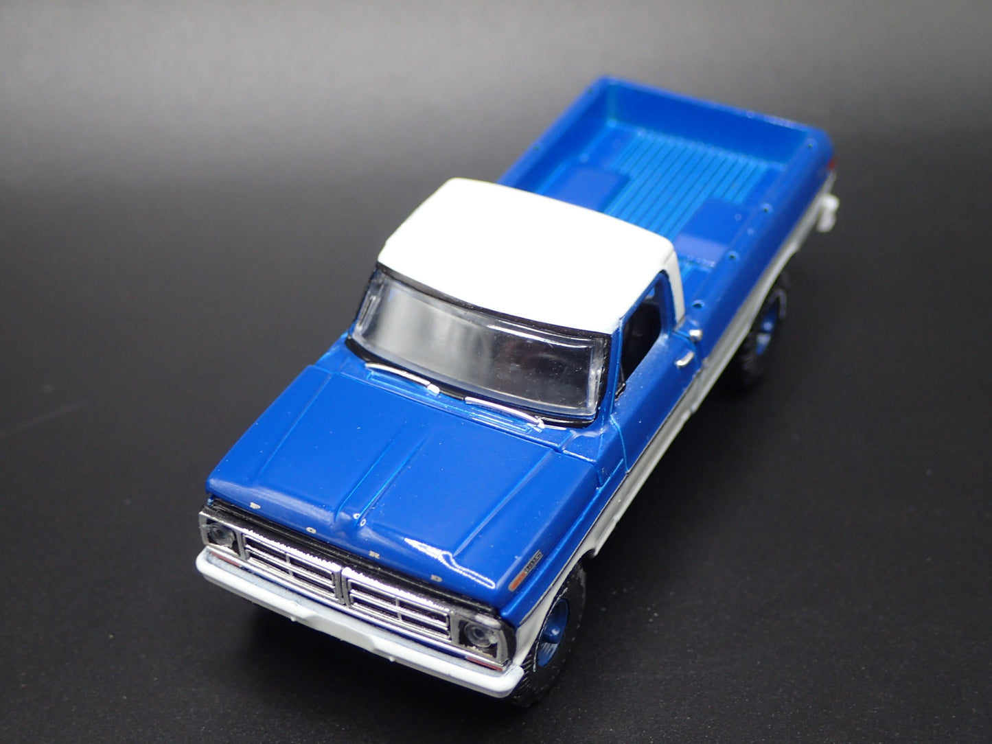 1972 72 FORD F250 CUSTOM 4X4 PICKUP TRUCK 1/64 SCALE DIORAMA DIECAST MODEL CAR