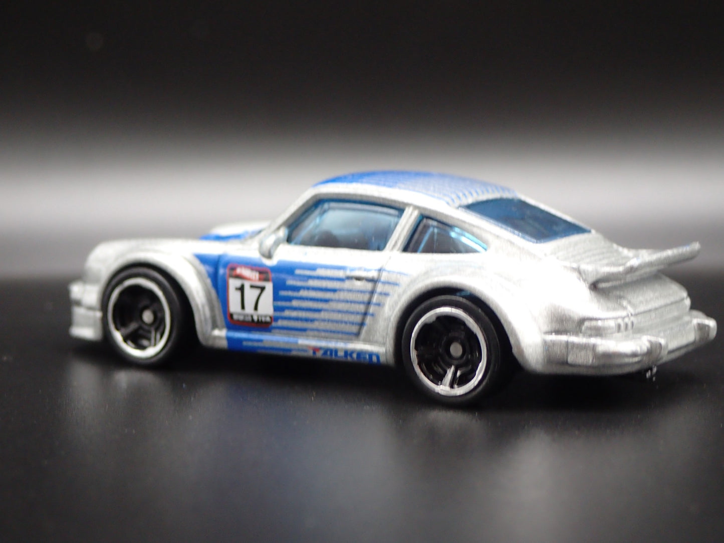 1976-1977 PORSCHE 934 TURBO RSR FALKEN TIRE 1:64 SCALE DIORAMA DIECAST MODEL CAR