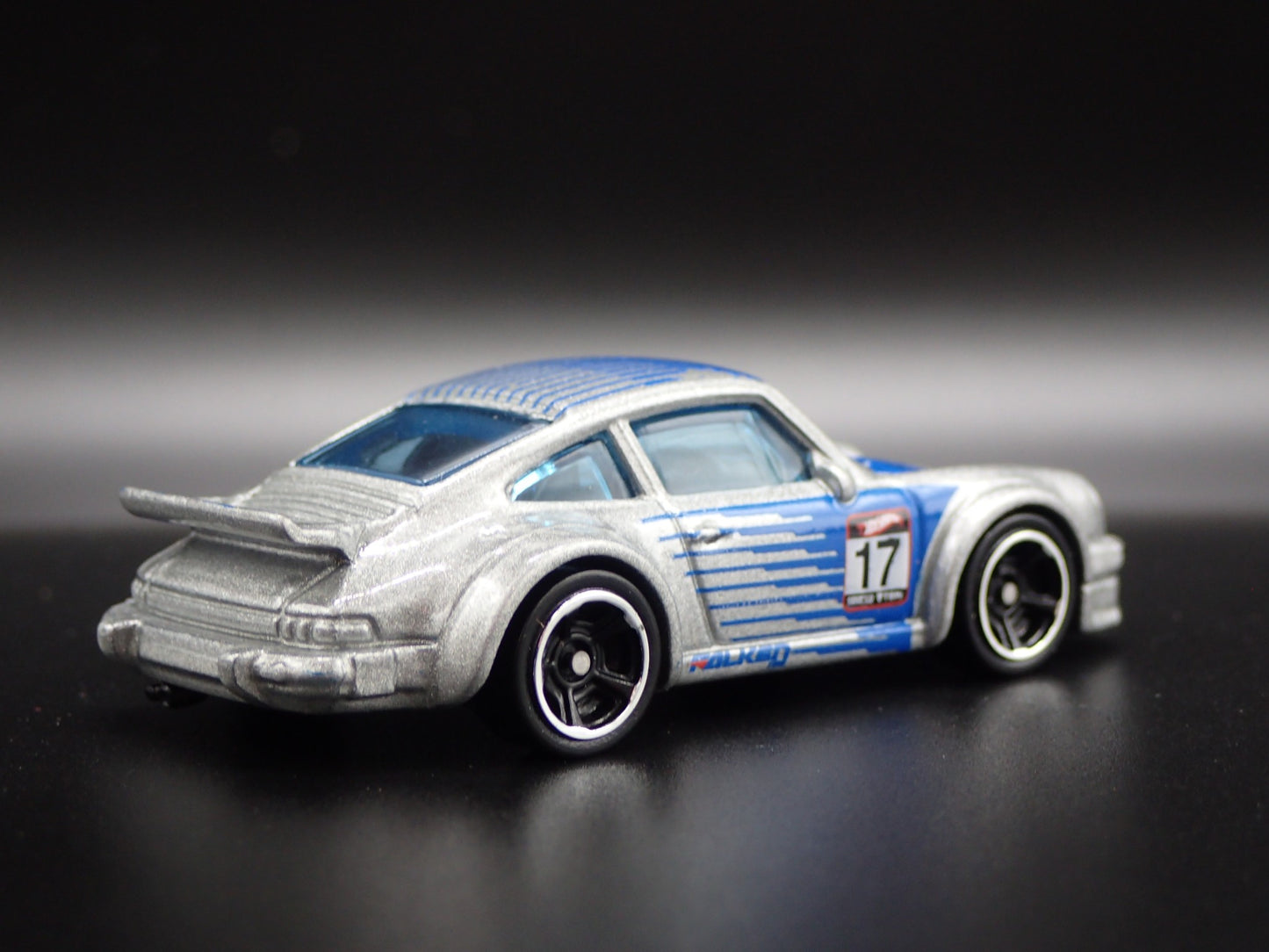 1976-1977 PORSCHE 934 TURBO RSR FALKEN TIRE 1:64 SCALE DIORAMA DIECAST MODEL CAR