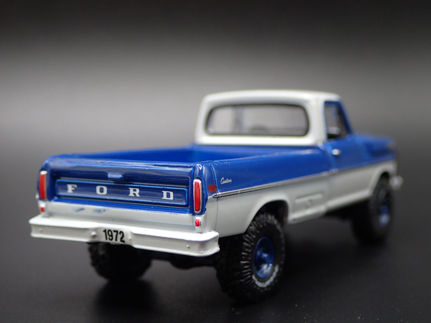 1972 72 FORD F250 CUSTOM 4X4 PICKUP TRUCK 1/64 SCALE DIORAMA DIECAST MODEL CAR