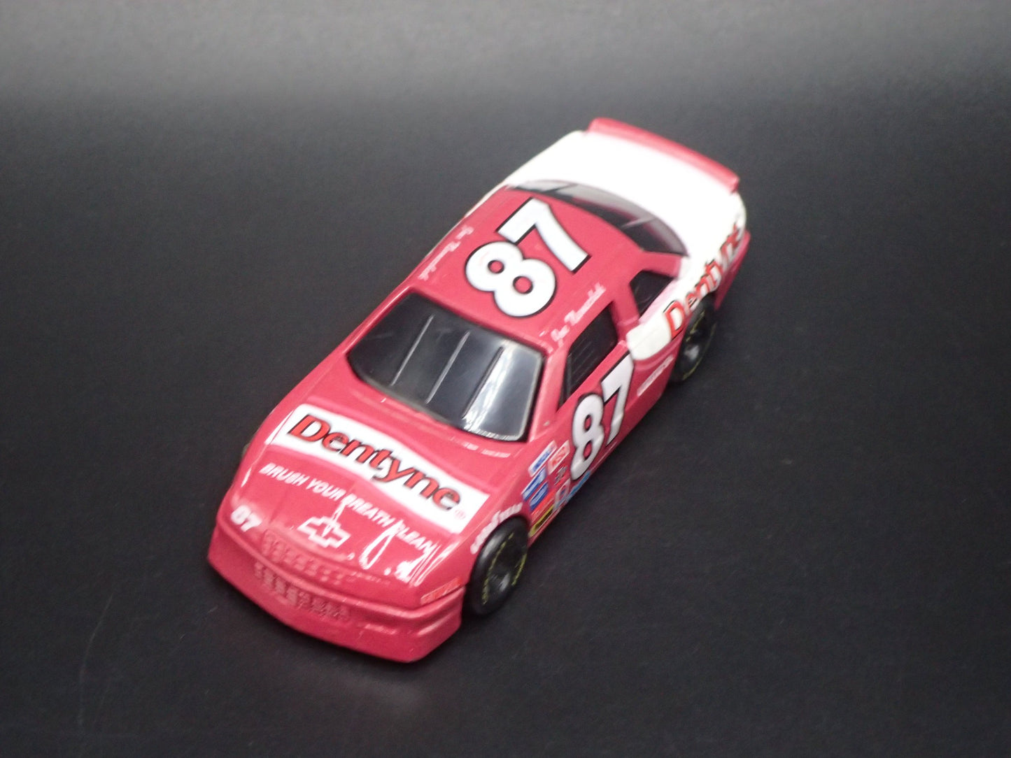 1993 93 CHEVY LUMINA 87 JOE NEMECHEK DENTYNE NASCAR 1:64 SCALE DIECAST CAR