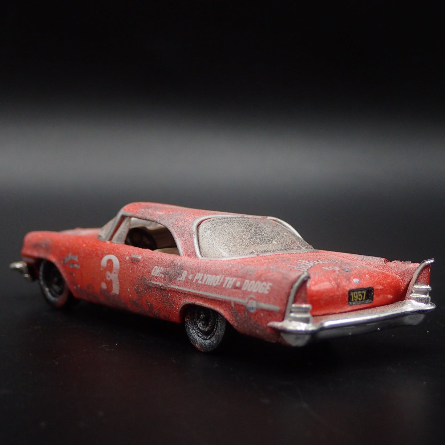 1957 57 CHRYSLER 300C EDELBROCK BARN FIND 1:64 SCALE DIORAMA DIECAST MODEL CAR