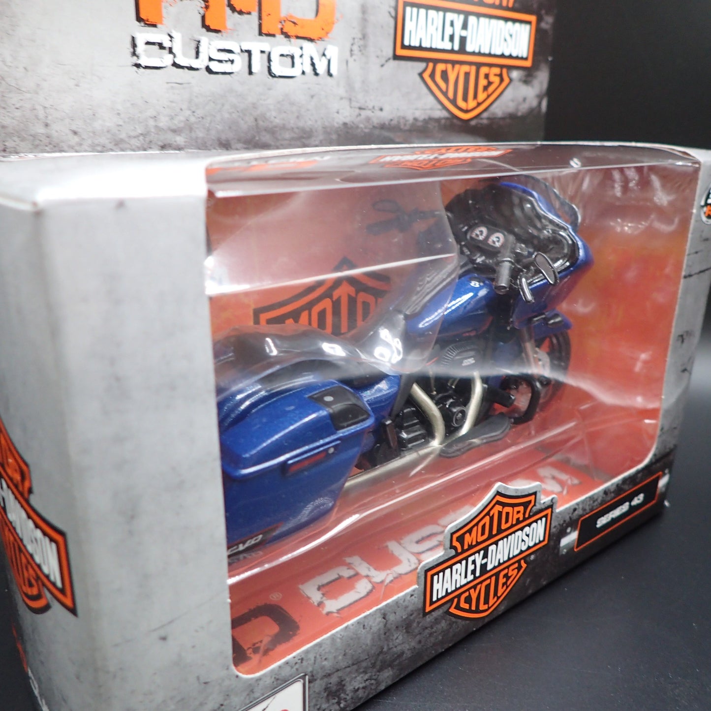 2022 22 CVO ROAD GLIDE HARLEY DAVIDSON MOTORCYCLE MAISTO SERIES 43 1/18 MODEL