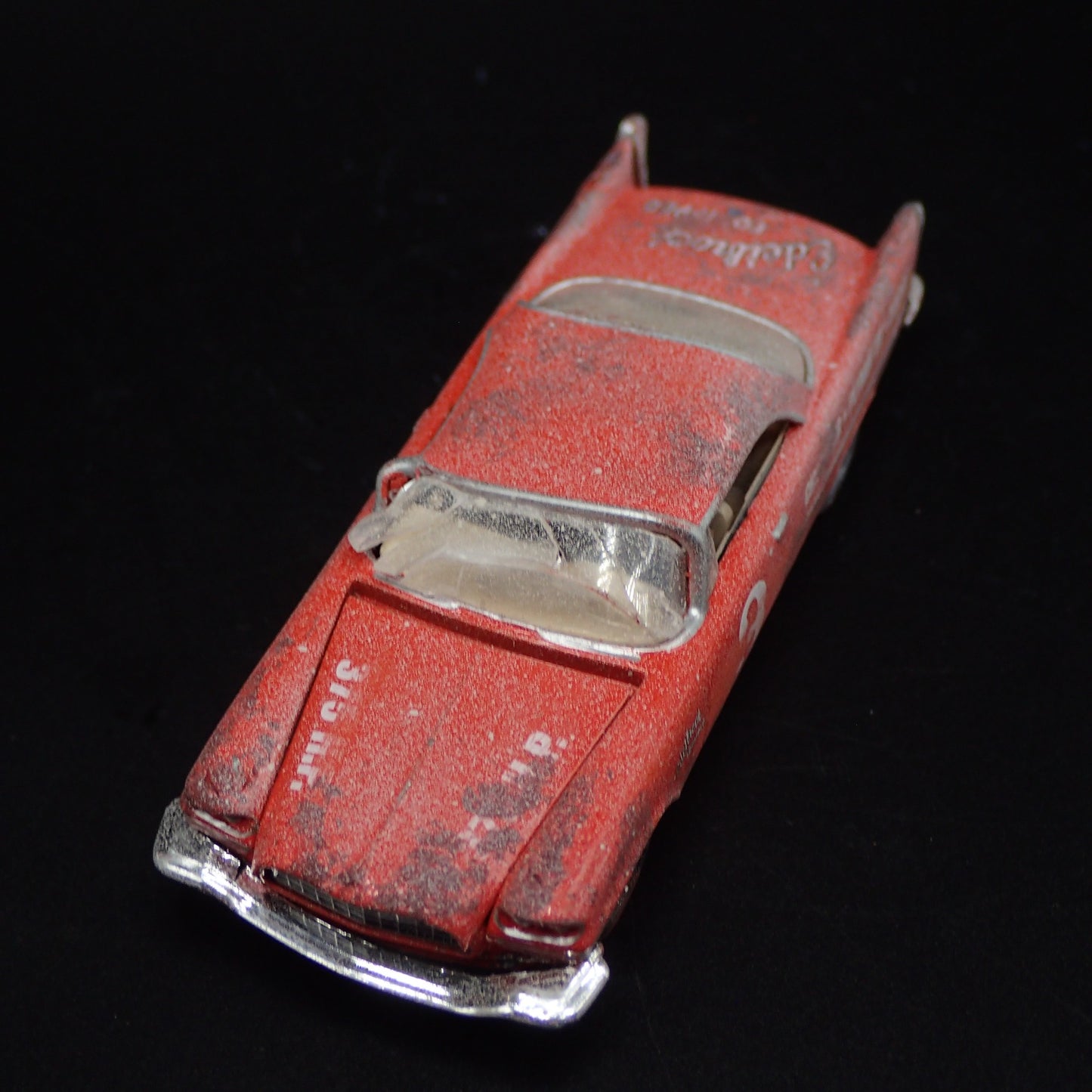 1957 57 CHRYSLER 300C EDELBROCK BARN FIND 1:64 SCALE DIORAMA DIECAST MODEL CAR