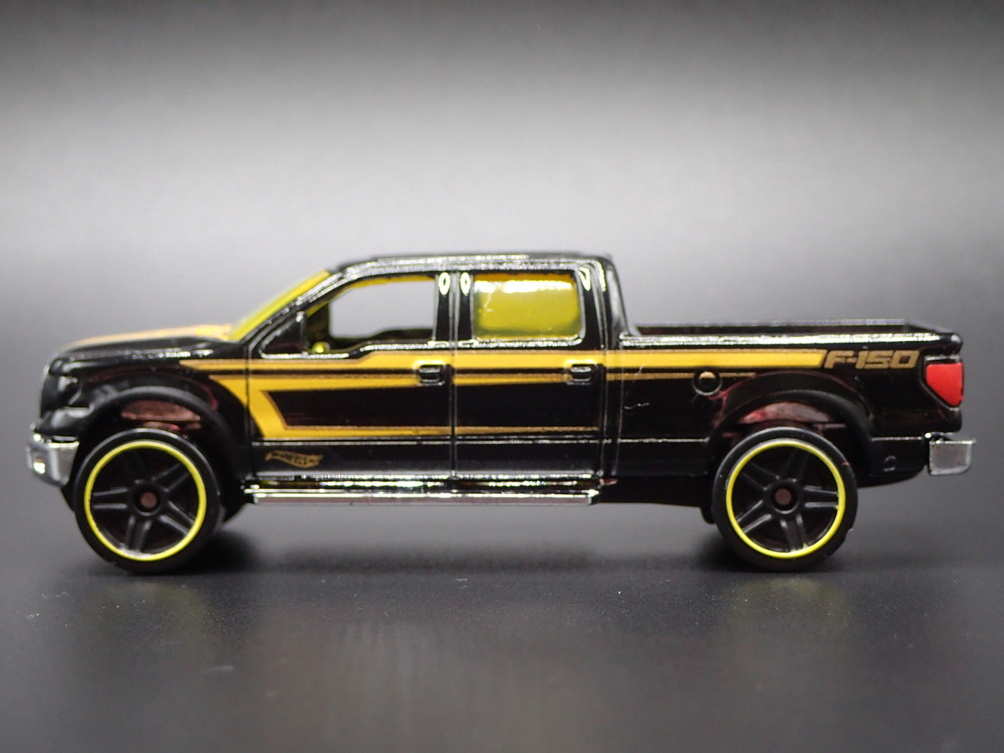 2009 - 2014 FORD F150 PICKUP TRUCK BLACK 1:64 SCALE DIORAMA DIECAST MODEL CAR