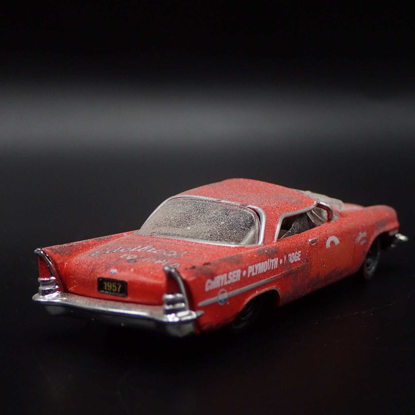 1957 57 CHRYSLER 300C EDELBROCK BARN FIND 1:64 SCALE DIORAMA DIECAST MODEL CAR